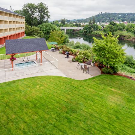 Holiday Inn Express Roseburg By Ihg Exterior photo