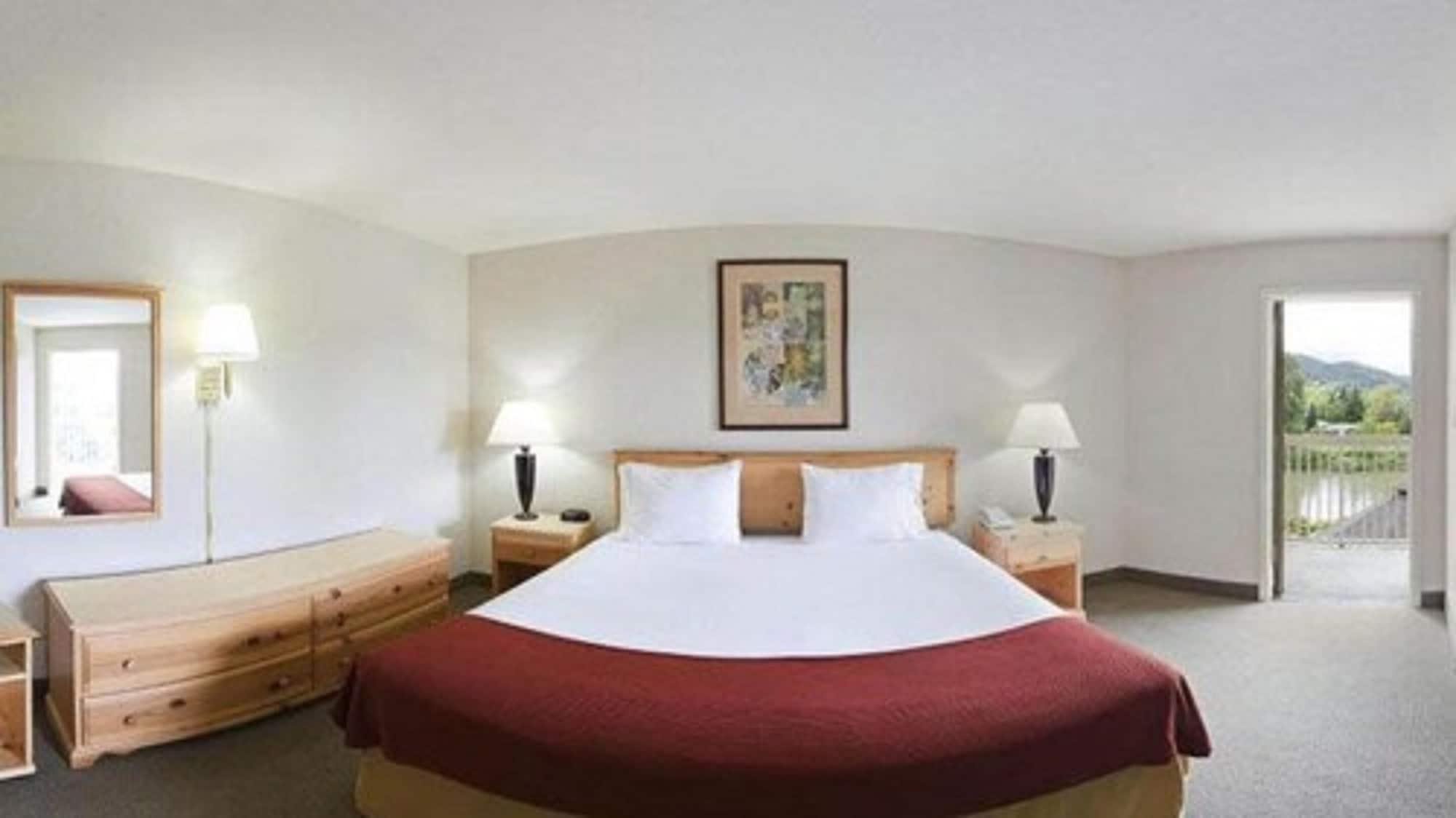 Holiday Inn Express Roseburg By Ihg Exterior photo