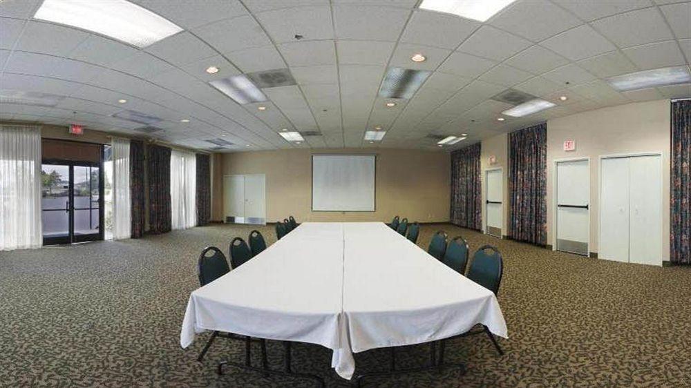 Holiday Inn Express Roseburg By Ihg Exterior photo
