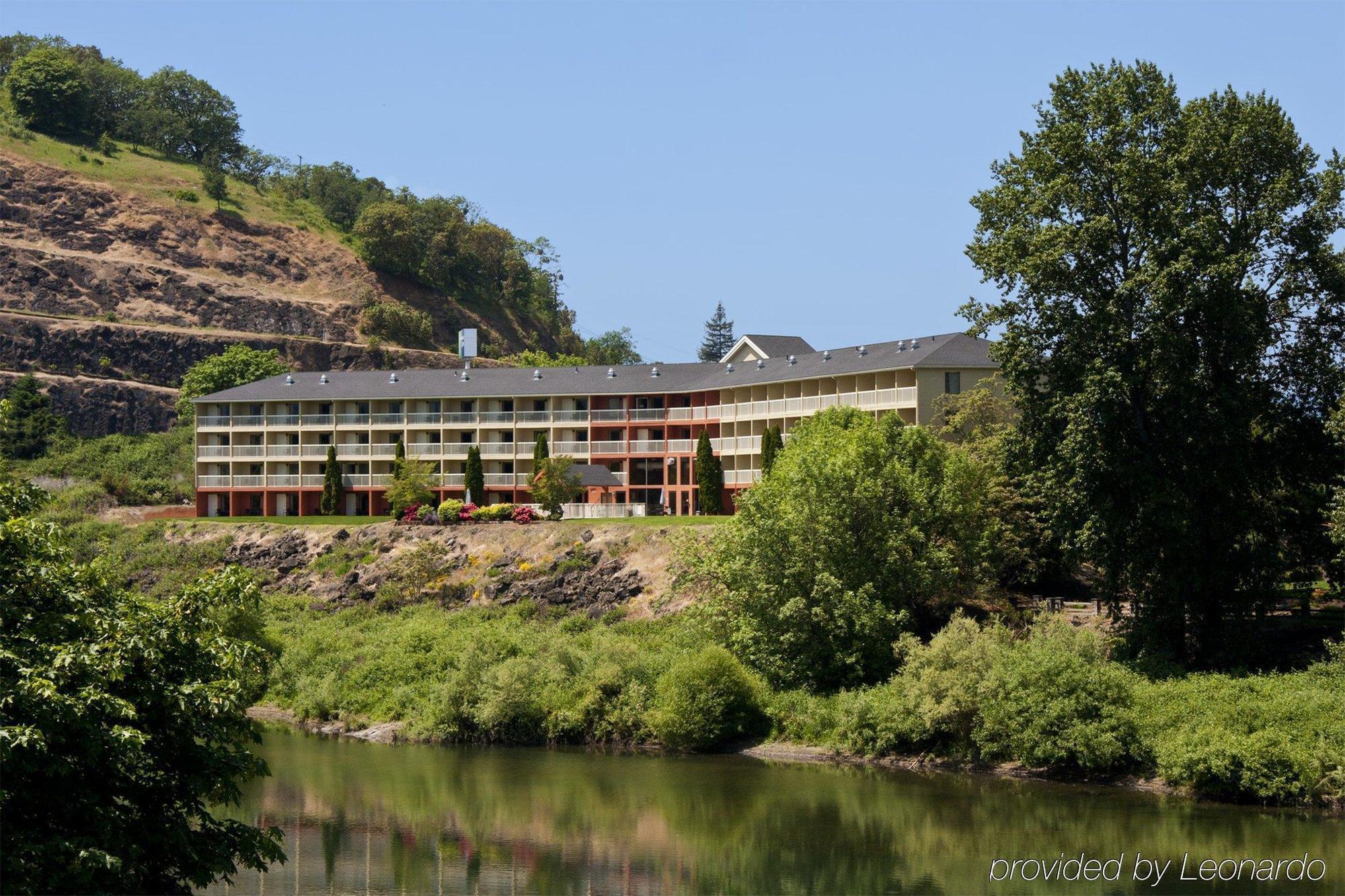 Holiday Inn Express Roseburg By Ihg Exterior photo